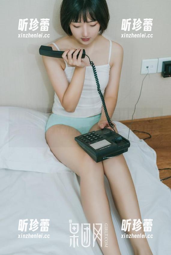 GIRLT果团网 - 钟紫怡的美图精选，就像是那个月光下的暗影，总透着一股神秘感。