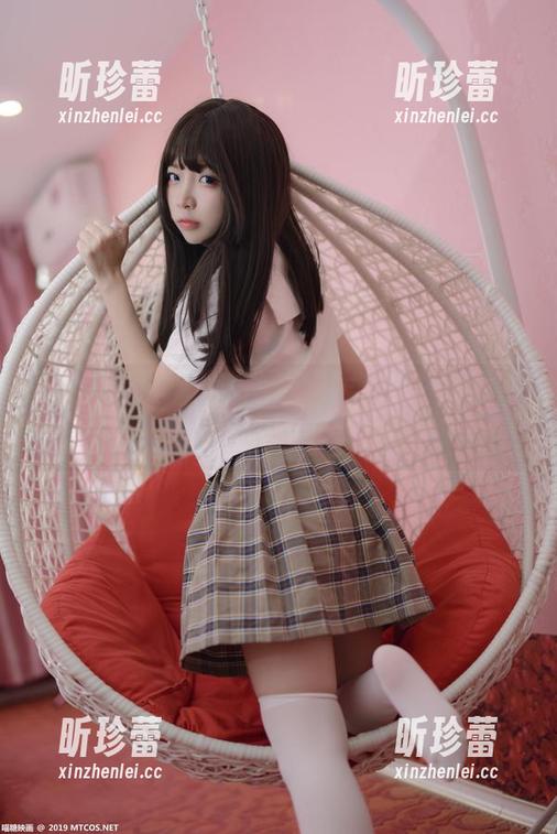 来看喵糖映画的图包吧！毛衣少女：穿毛衣就像加了滤镜，妥妥的小可爱。