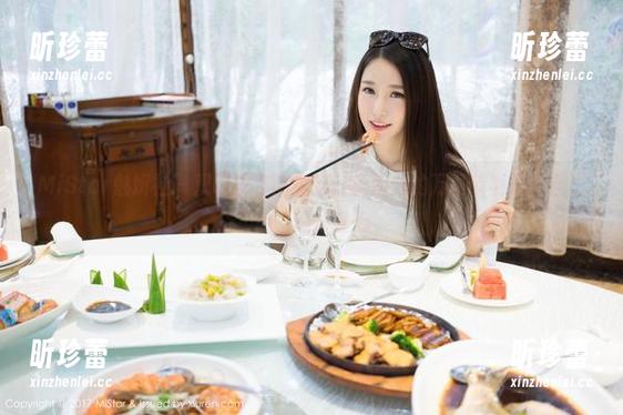 MiStar魅妍社-王婉悠 MiStar魅妍社 - 双眼皮与南瓜灯:王婉悠的万圣节私拍,透出点墨迹却暖心