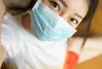 ROSI带来的美图：蕾丝底裤和晨光的搭配太完美了！