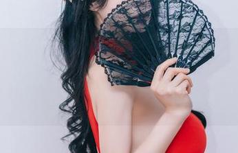 当我看到Sia(시아)的免费图集‘Paranhosu’影集Vol.7，粉色草让我感受到了季节交替…嗯？