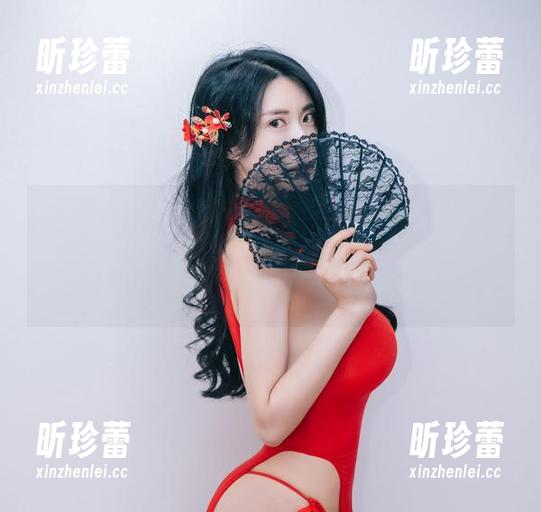 当我看到Sia(시아)的免费图集‘Paranhosu’影集Vol.7，粉色草让我感受到了季节交替…嗯？