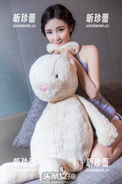 TouTiao头条女神 - 郭美美的毛衣：一场写真合集的趣味之旅