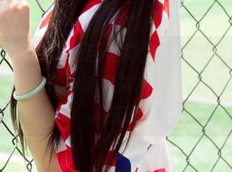 UGirls尤果网 – 翻看绮里嘉的泳衣图集，瞬间疑惑：究竟泳衣衬出她，还是她衬出泳衣？
