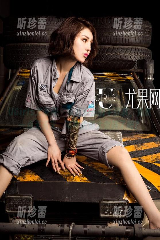 UGirls尤果网-赵伊彤 UGirls尤果网 - 看赵伊彤的牛仔裤,竟然一点无圣光,写真拍得太会挑了吧?