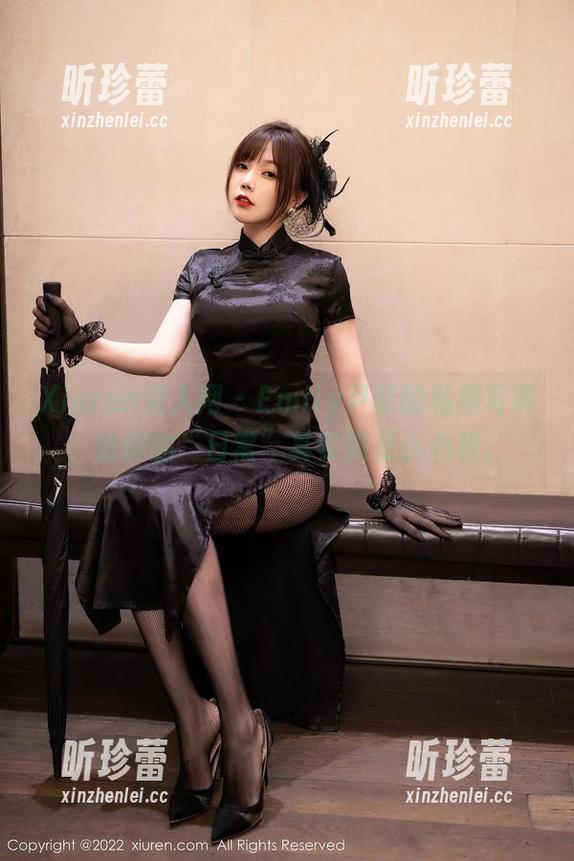 Xiuren秀人网 - Emily尹菲的私房写真，偷懒的“日常”其实满是小心机。