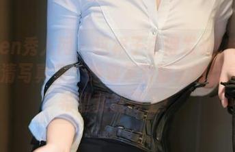 Xiuren秀人网 – 这裙子白得发光！奈奈Fox高清写真集，绝对是对称美的代言人，希望我能搭上！