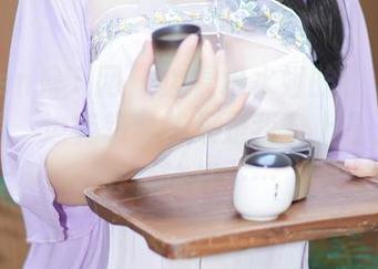 Xiuren秀人网 – 边看水水姐的职业装私房美图，边妄想着如果是我穿上去，会不会长这样……