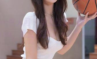 Xiuren秀人网 – 穿上比基尼的绮里嘉Carina，竟然找到了一整个美图园