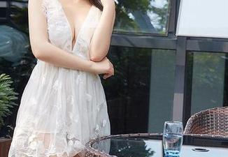 YouMi尤蜜荟 – 黄金宝儿心机满满，这组美图闪光少女的姿态，每一张都想下载背景墙！