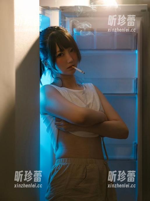 小奶牛的自拍风潮：nagisa魔物喵的美图，总是放招不放松！