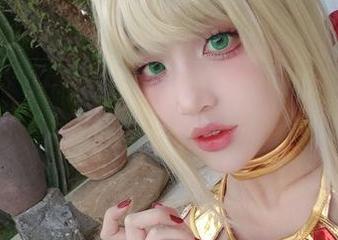 puypuychen的红裙写真大全——每一拍都是个态度！