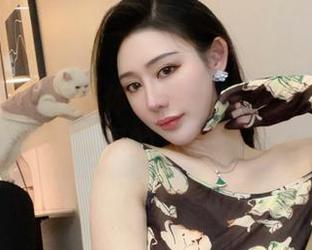 微密圈 – 蓝色连体比基尼与不爱笑的赛琳：写真界的水上精灵！