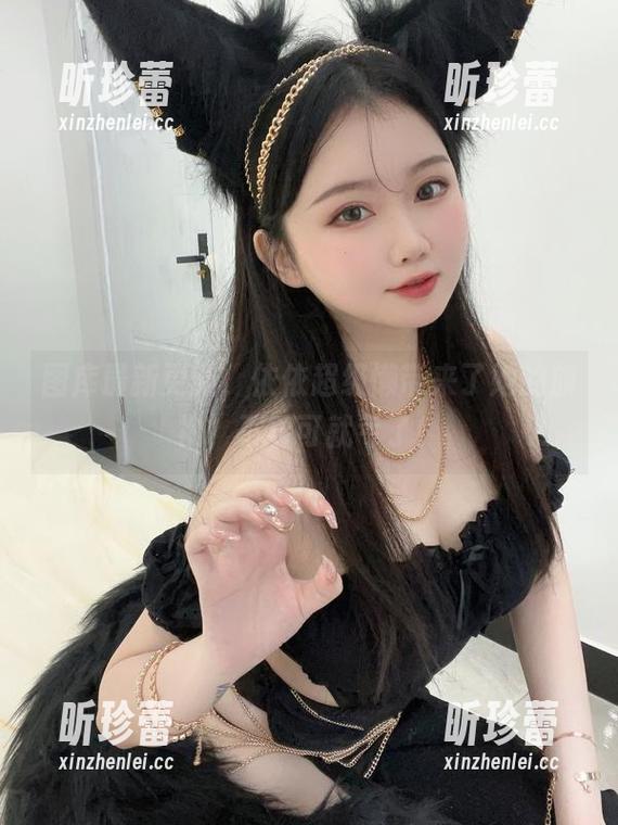 图库最新更新，依依超级懒带来了她的旗袍，不看可就亏了！