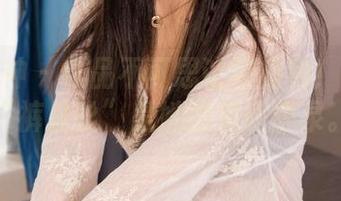克拉女神 – 作品不可思议的福利！颖儿说“裤里丝”是她的灵感源泉。