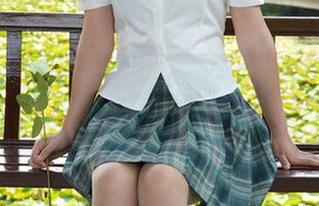 初夏女神 – 安妮的绿叶鲜花特写：你就当是邻居家的花被她私藏了吧！