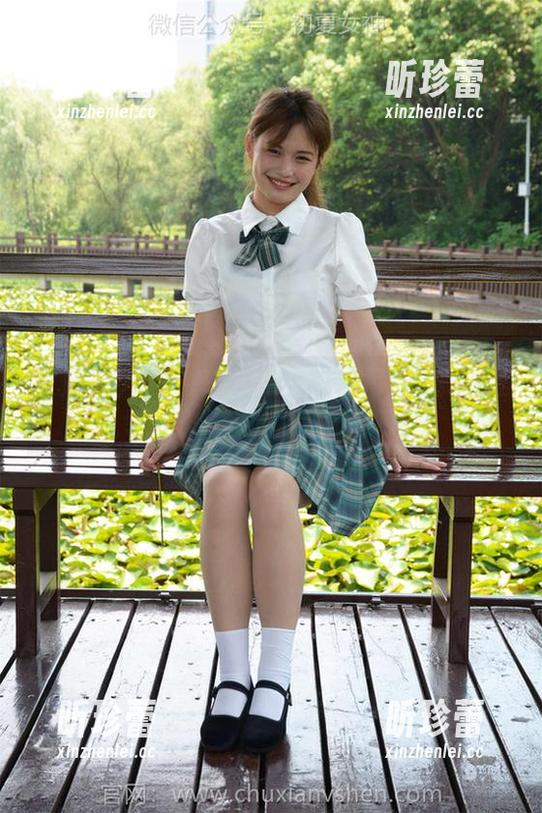 初夏女神-安妮 初夏女神 - 安妮的绿叶鲜花特写:你就当是邻居家的花被她私藏了吧!