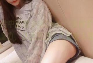高清图片中的啾小妍Deer，有种套装不简单的魔力，让我想把这几张收入囊中。
