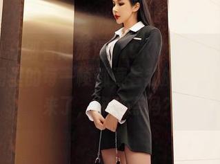 嗲囡囡 – 别看陈雅漫VICKY在家穿得随意，原图里的每一帧都藏着我的灵魂。合集来了，你敢点吗？