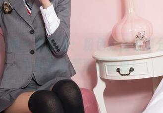 头条女神 – 李丽莎：粉色控的写真分享，连小猫都羡慕的配色！