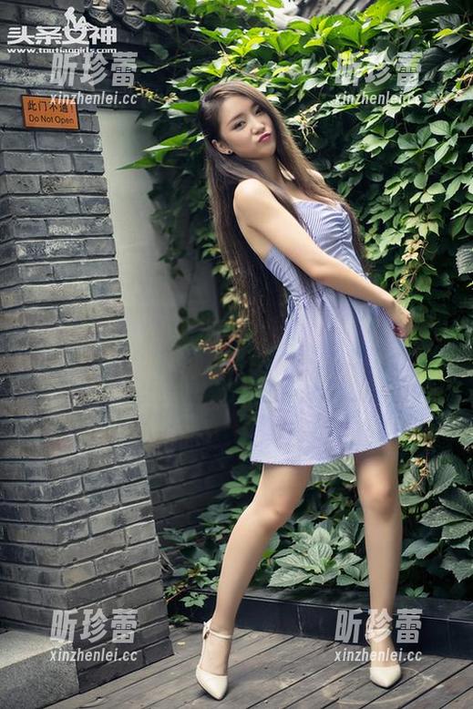 头条女神-松果儿 头条女神 - 松果儿的妹妹,居然和我同框,原图这就来,图包别忘拿!