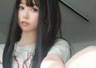 女主K的这一组泳衣图集，完美地演绎了“浴缸外的人生真美好”。
