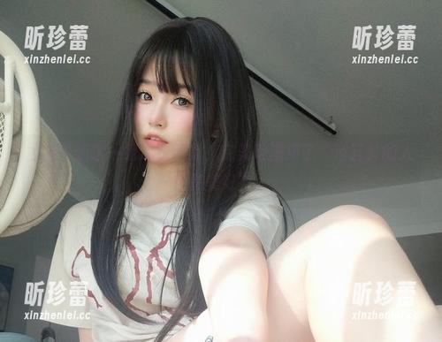 女主K的这一组泳衣图集，完美地演绎了“浴缸外的人生真美好”。