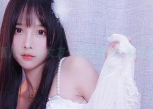 小小奶瓶儿&丝带女友：高分辨率下的逗趣碰撞！