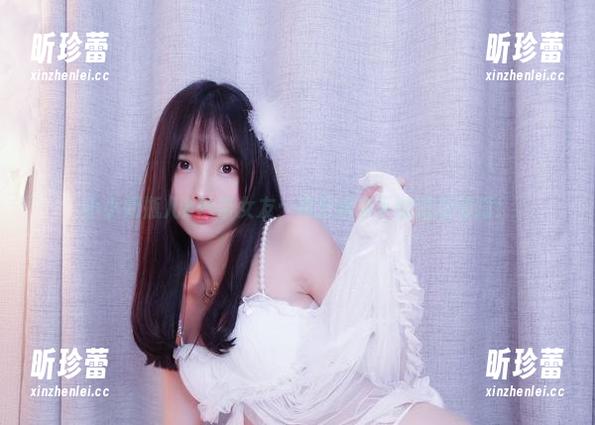 小小奶瓶儿&丝带女友：高分辨率下的逗趣碰撞！