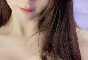 微密圈 – 小玉吃果冻的最新图包，自带女友滤镜，居然还挺点赞的？