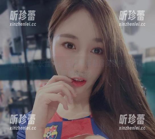 微密圈 - 灰丝：小玉吃果冻私房美图中最不起眼的存在？