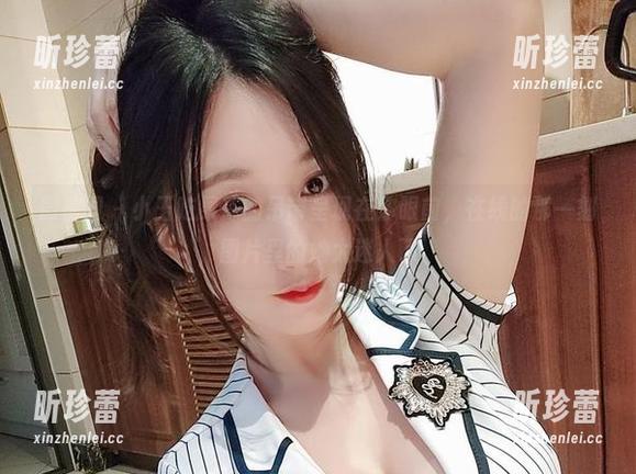 微密圈 - 小玉吃果冻的吊带呈现在你眼前，在线的那一刻，图片里的她太迷人了。