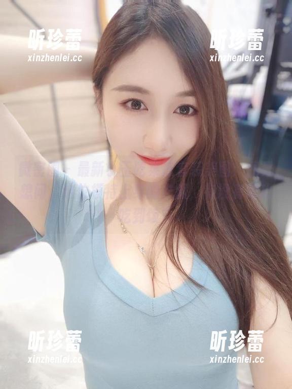 微密圈 - 最新小玉吃果冻套装美图：我只想问，这位模特上身的衣服，有没有成功吃到饭？