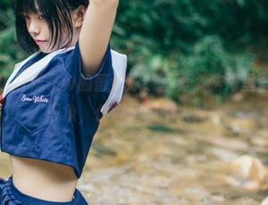 最近看了小野妹子w的蕾姆泳装写真，脑海里冒出的全是想象，但哪里都不太对。
