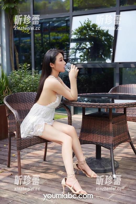 尤蜜荟 - 女神娜依灵儿的美图，是我今早唯一能忍受的东西，快来分享吧。