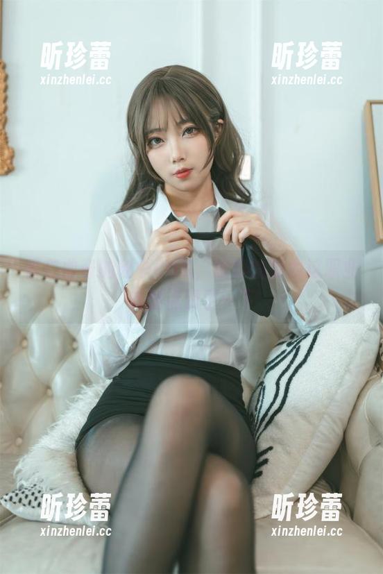 杏仁曲奇 杏仁曲奇的秘书COS,我真的要为这职业转型点赞了一下