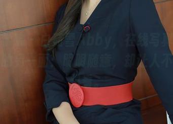 模范学院 – 白茹雪Abby，在线写真展示短裤的另一面：明明随意，却让人不自禁想看。