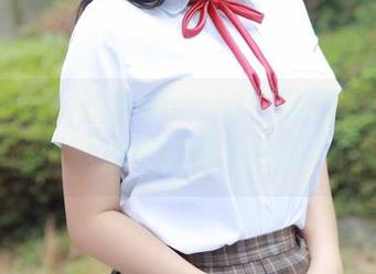 模范学院 – 软软Roro的长腿高清大公开，走路时能把街灯都遮住吗？哈哈！