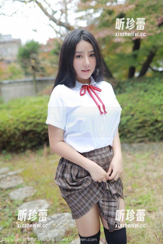 模范学院 - 软软Roro的长腿高清大公开，走路时能把街灯都遮住吗？哈哈！