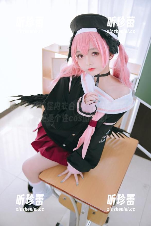樱井小莜搞怪内衣合集：不只是穿衣服，更是个性cos的展现！