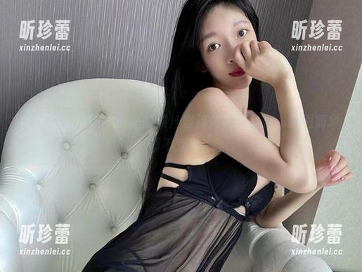 微密圈 - 俯瞰牛奶里的果汁穿连体衣的私拍，原图简单却不乏味。