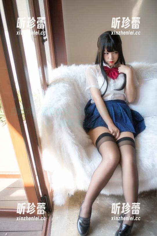 白烨烨 白烨烨:透明女仆上线!白猫举着小手表示:请叫我小透明!