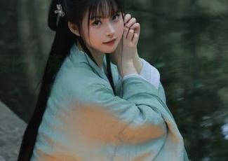 白莉爱吃巧克力的写真集《关小雨》，分享一种调皮的美好