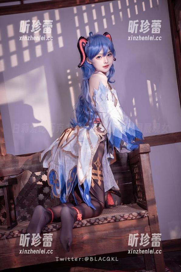 白莉爱吃巧克力 白莉爱吃巧克力的深巷漫游:原图展现女仆的不合常理人生