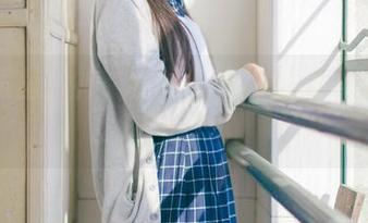 私拍照里，神楽坂真冬和约尔太太都来争风头了！