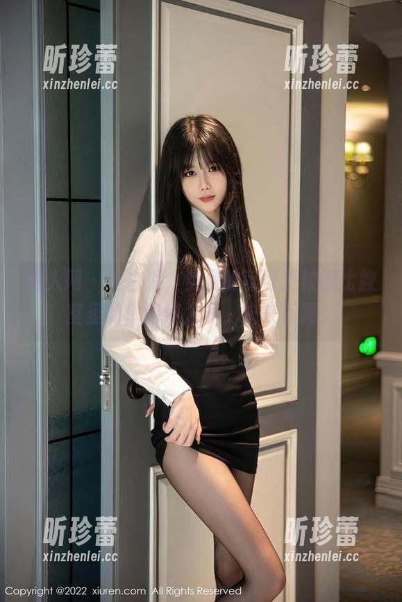 秀人网-可可芝 秀人网 - 坦白说,免费的可可芝校服比教室里的单调好太多,快来下载!