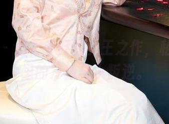 秀人网 – 奶芙乔乔的女王之作，私房美图里的冷艳与小叛逆。