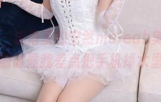 秀人网 – 泳池里的安然maleah美图，分享的时候我差点把手机掉水里！