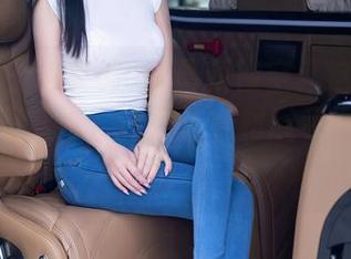 秀人网 – 沈蜜桃off最新镂空：这到底是要把衣服穿好，还是把身材展示得完全开放？