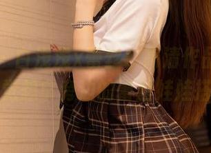 秀人网 – 白浅浅x蕾丝：高清作品集，不自觉想拿旁边的蕾丝娃娃搭配